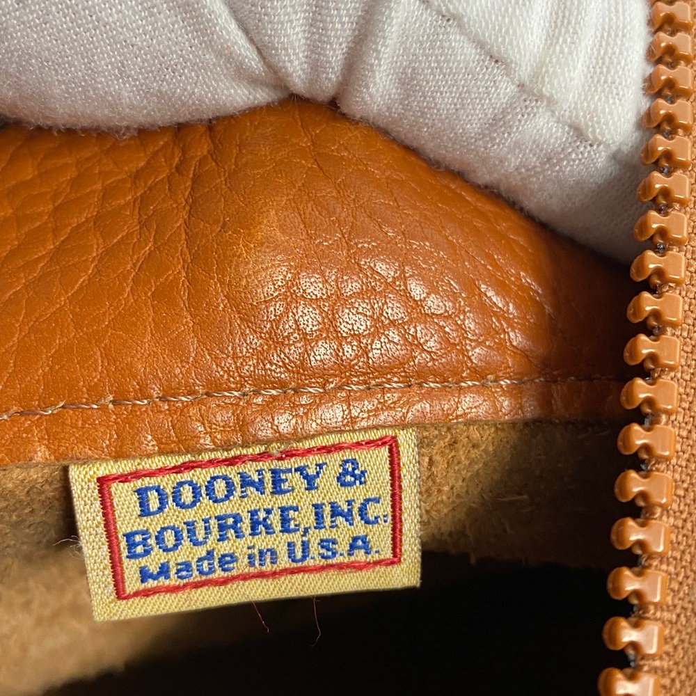 Dooney & Bourke AWL British Tan Gladstone, lock, keys, hangtag, strap USA 🇺🇸 - Picture 12 of 16
